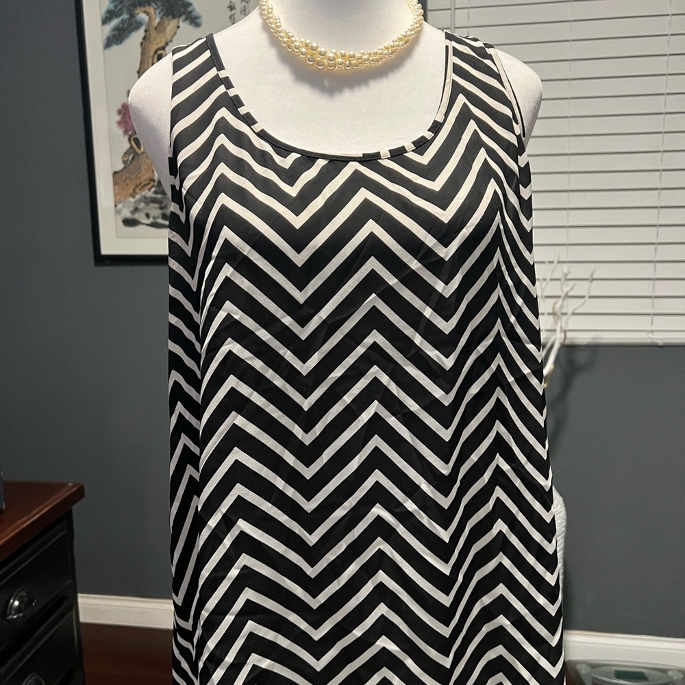 Express tank by Express. Open split back for those warm summer days.